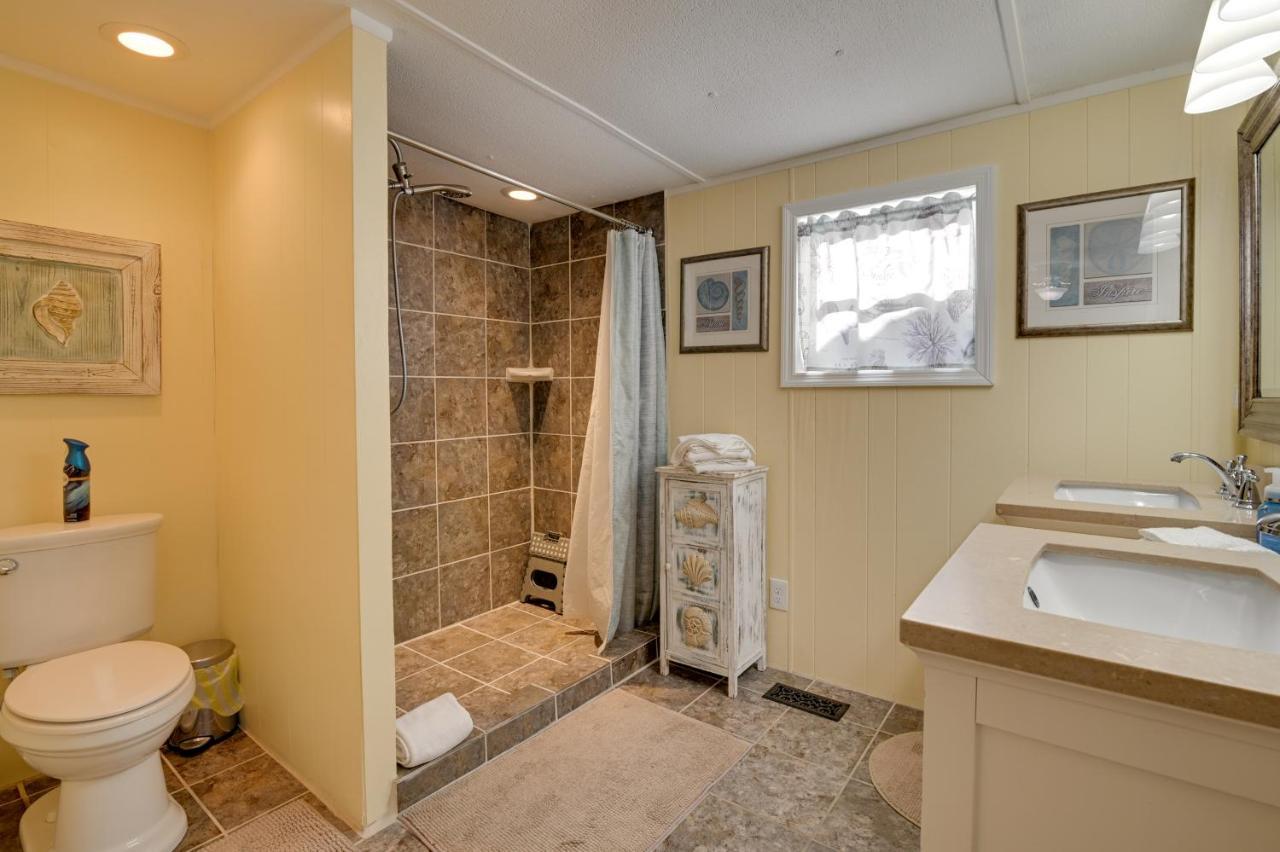 Holiday home Surfside With Pool Access Walk To Beach! *