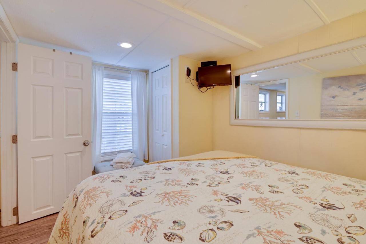 Holiday home Surfside With Pool Access Walk To Beach!