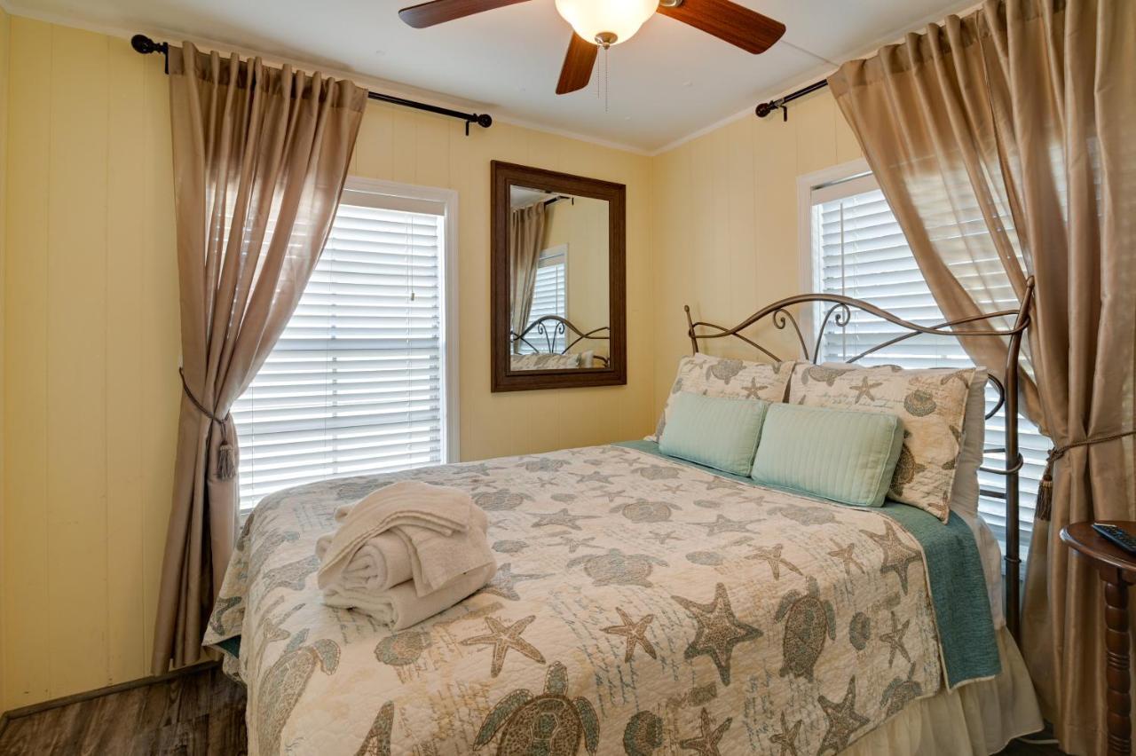 Surfside With Pool Access Walk To Beach! Holiday home Myrtle Beach