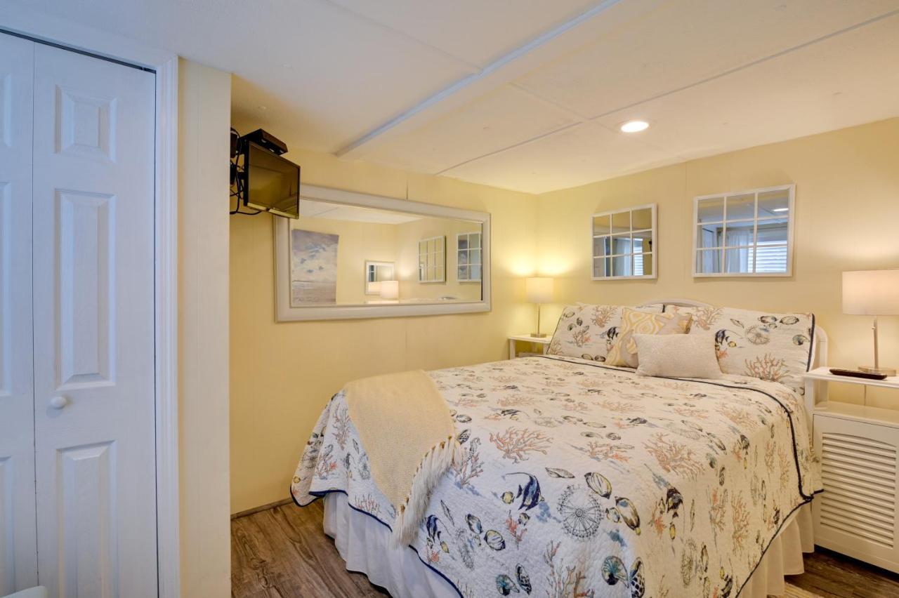 Surfside With Pool Access Walk To Beach! *