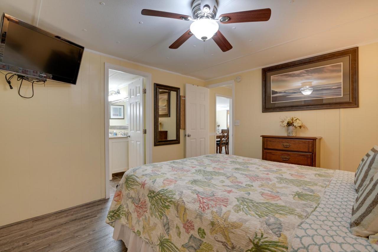Surfside With Pool Access Walk To Beach!