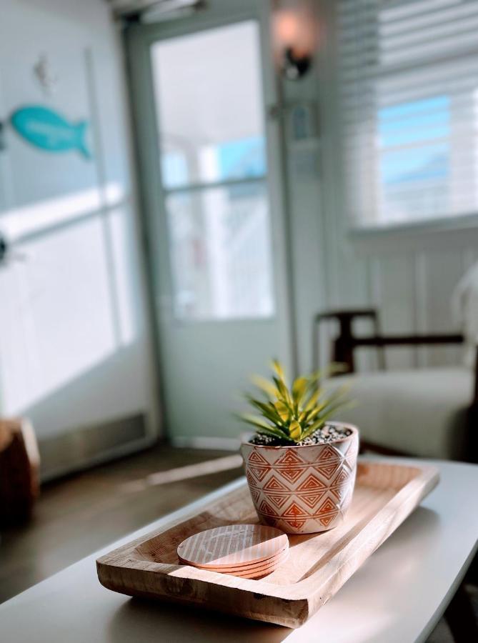 Seaward Escape - Cherry Grove Apartment *