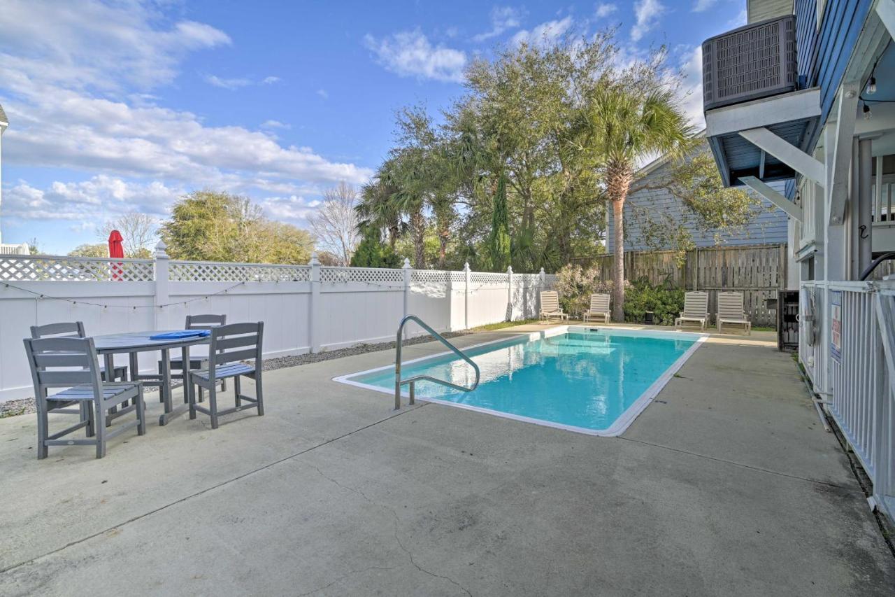 Large With Hot Tub And Pool 500 Ft To The Holiday home *