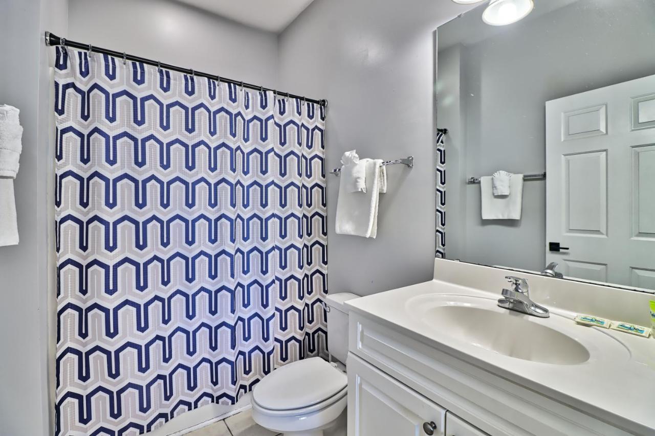 Modern On Golf Course, Pet Friendly! Sleeps-8! Apartment *