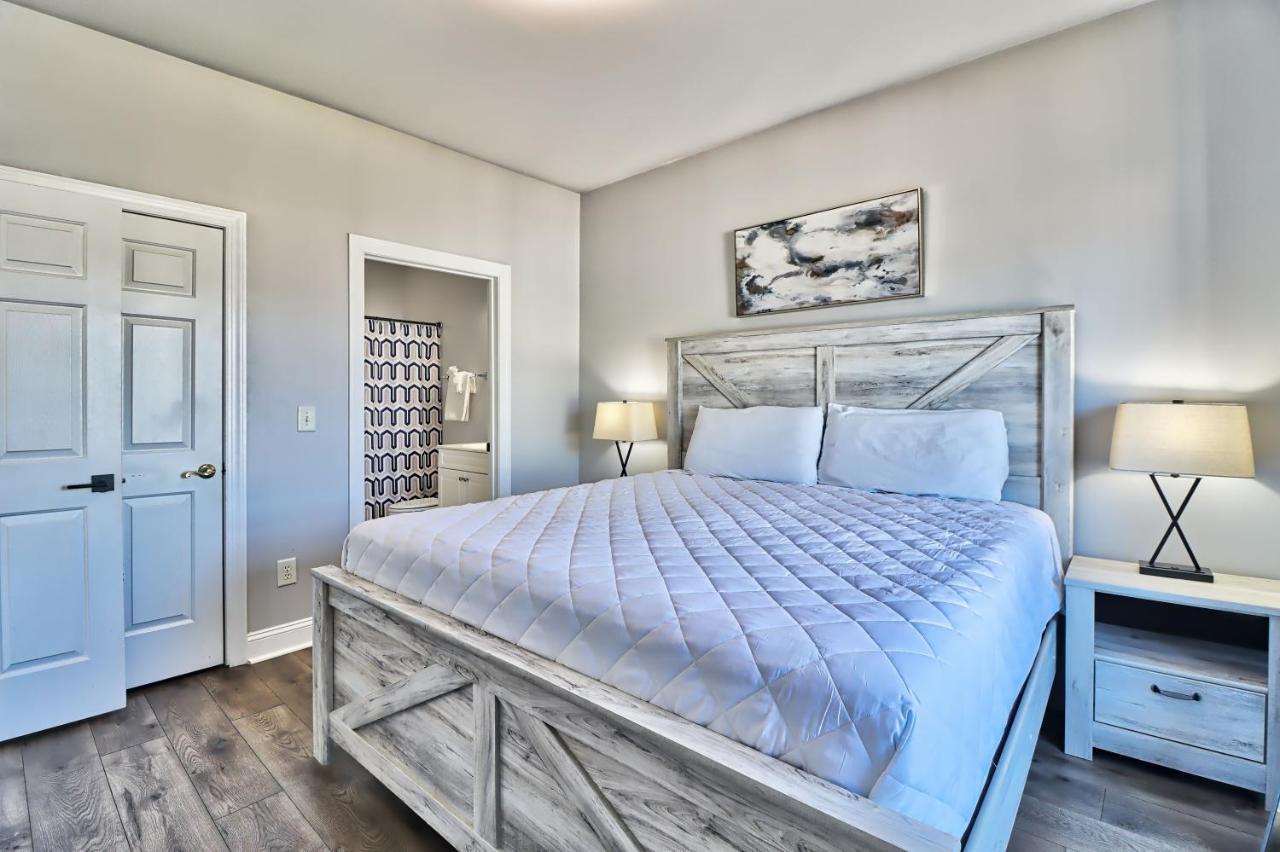 Modern On Golf Course, Pet Friendly! Sleeps-8! Myrtle Beach