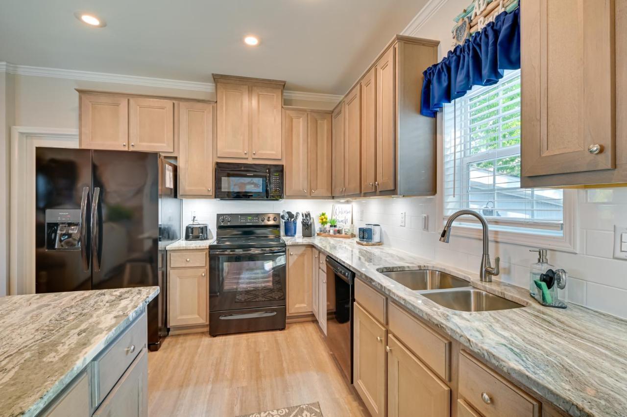 Holiday home Sunny Myrtle - 1 Mi To Ocean! *