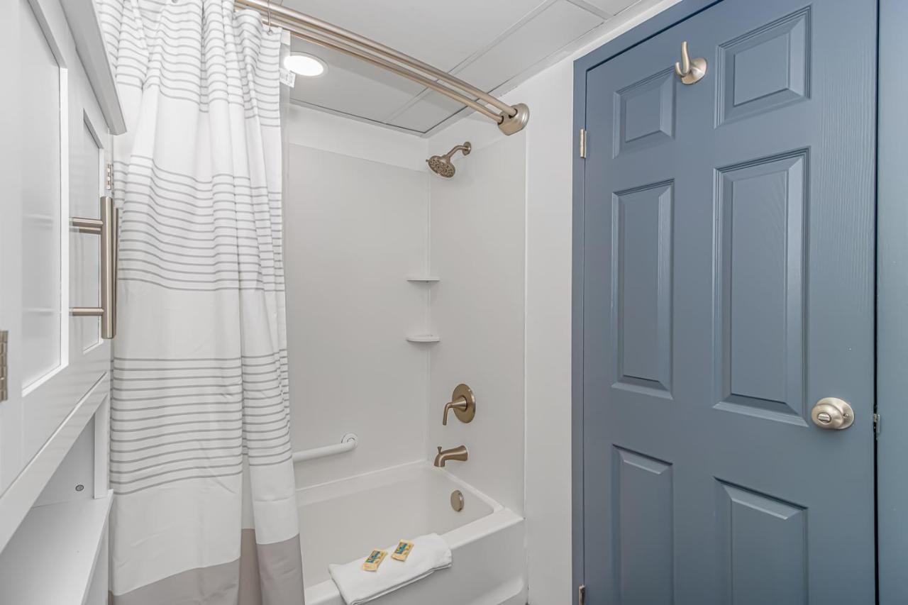 Holiday home Sleek And Modern Oceanfront - 6th Floor- Dunes 2635