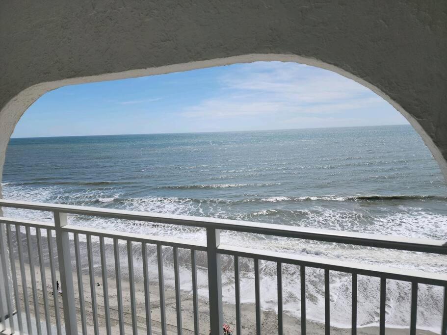 Oceanfront Efficiency T1104 * Myrtle Beach