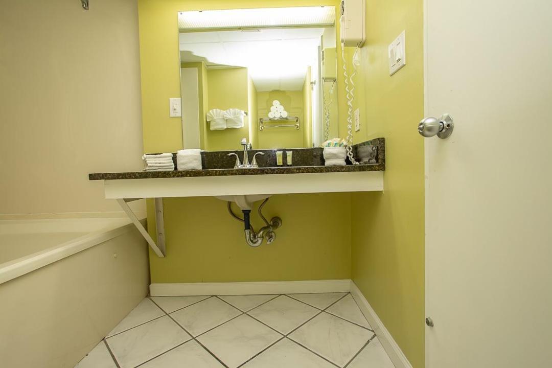 Ocean View King Boardwalk Unit 540 Sleeps 2 * Myrtle Beach