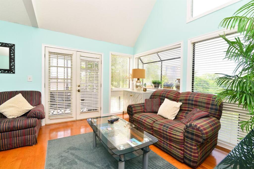 5 Min Walk To With Pools Hot Tub Restaurant Grills Holiday home Myrtle Beach