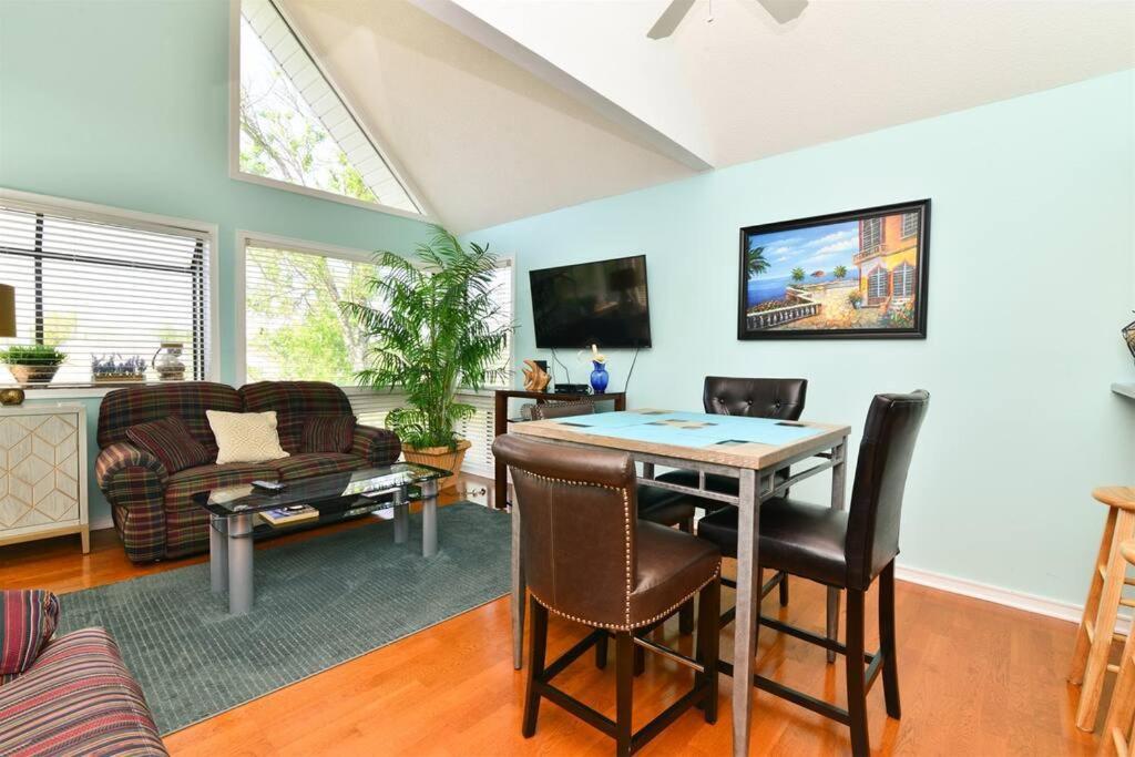 5 Min Walk To With Pools Hot Tub Restaurant Grills