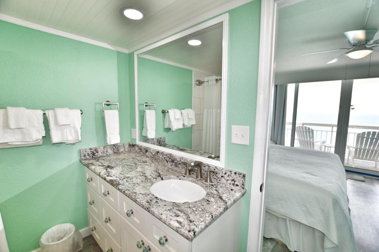 1001 Waters Edge Apartment