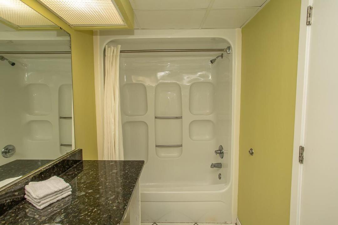 Oceanfront 2 Bedroom 3 Bathroom Unit 539-540 - Sleeps 10 Holiday home *