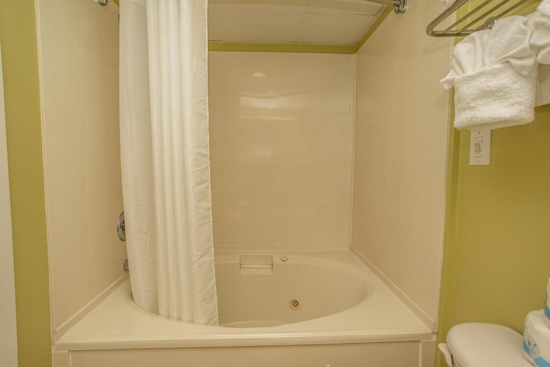 Direct Ocean Front 1 Bedroom 2 Bathrooms Boardwalk Unit 539 Sleeps 8