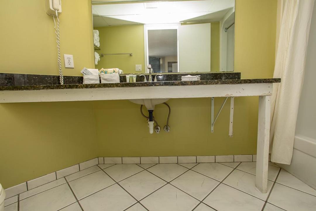 Oceanfront 2 Bedroom 3 Bathroom Unit 539-540 - Sleeps 10 Myrtle Beach
