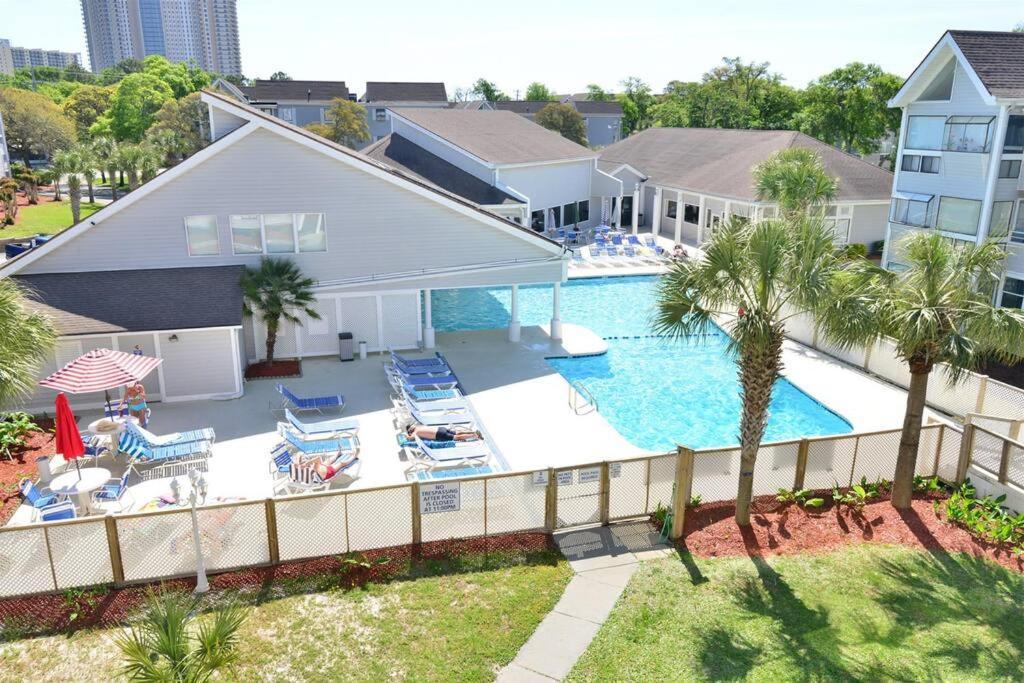 5 Min Walk To With Pools Hot Tub Restaurant Grills *