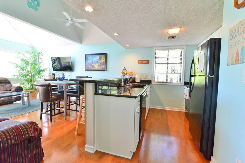5 Min Walk To With Pools Hot Tub Restaurant Grills Holiday home *