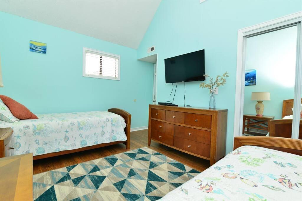 5 Min Walk To With Pools Hot Tub Restaurant Grills