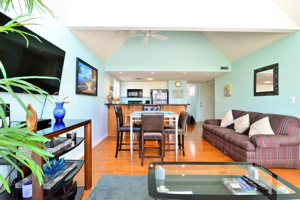 Holiday home 5 Min Walk To With Pools Hot Tub Restaurant Grills Myrtle Beach