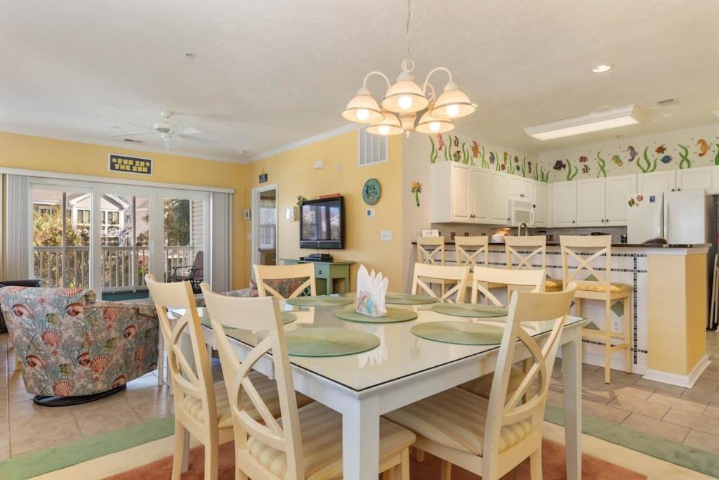 New! Gated Community, Pools, Gym, Beach @ Ocean Keyes #1721 *