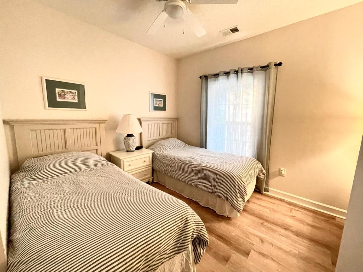 Apartment Barefoot 2-bedroom With A Pool *