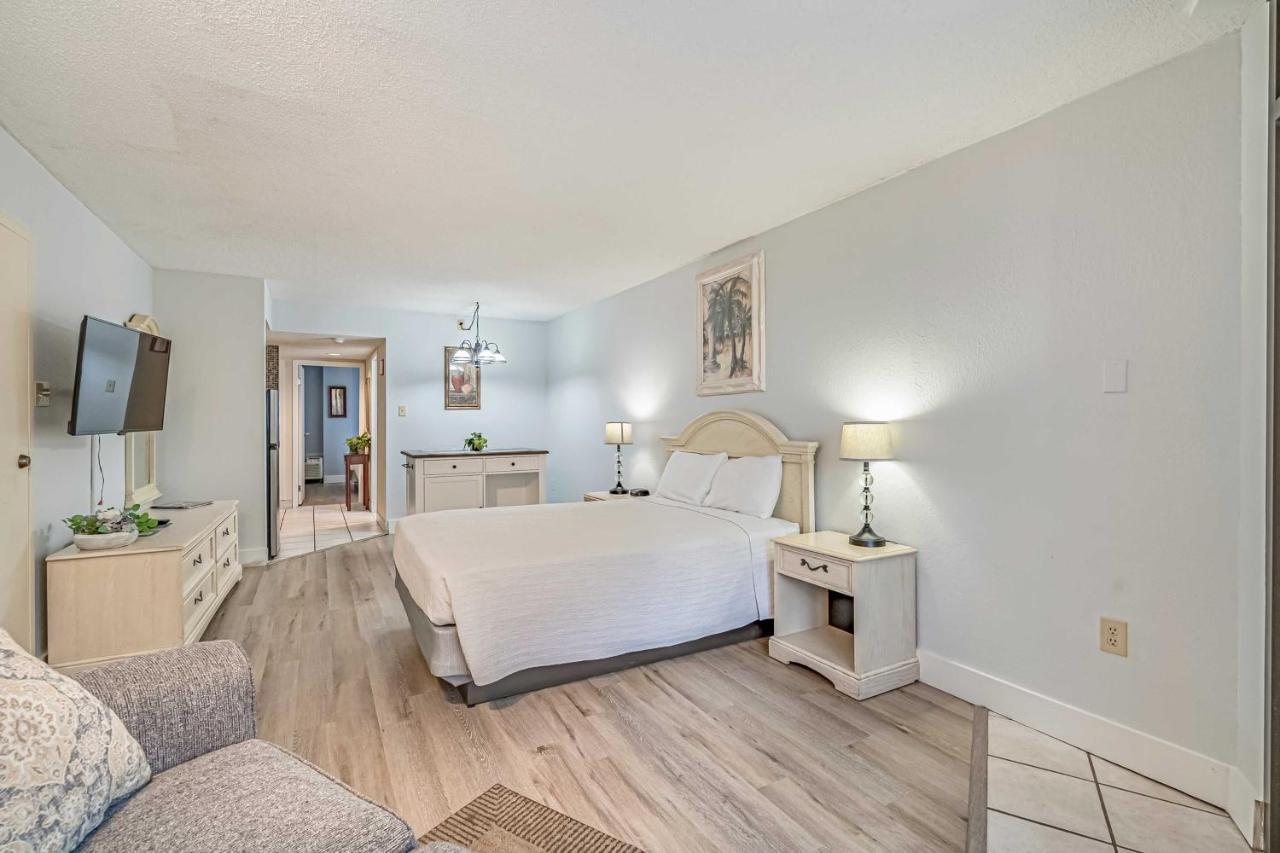 Myrtle With Balcony And Amenities! *