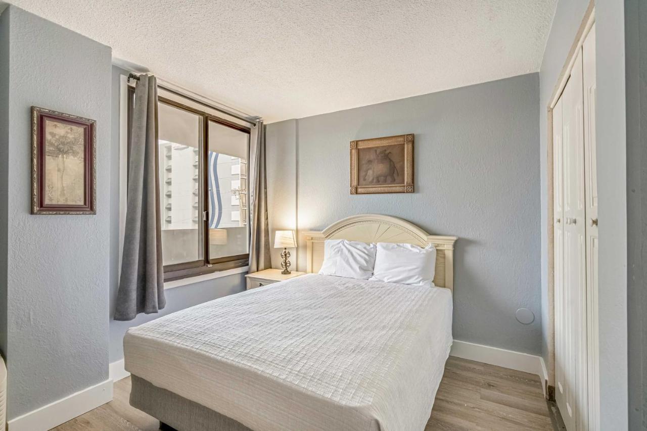 Myrtle With Balcony And Amenities!