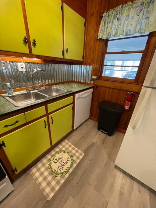 Cottage/king Br/walk2beach/golf Cart Option Apartment Myrtle Beach