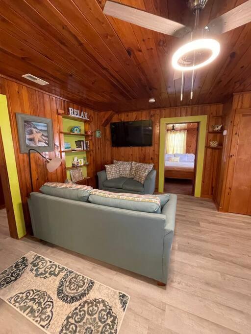 Cottage/king Br/walk2beach/golf Cart Option Apartment *