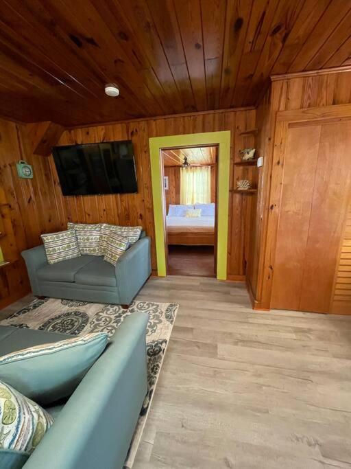 Cottage/king Br/walk2beach/golf Cart Option Apartment *