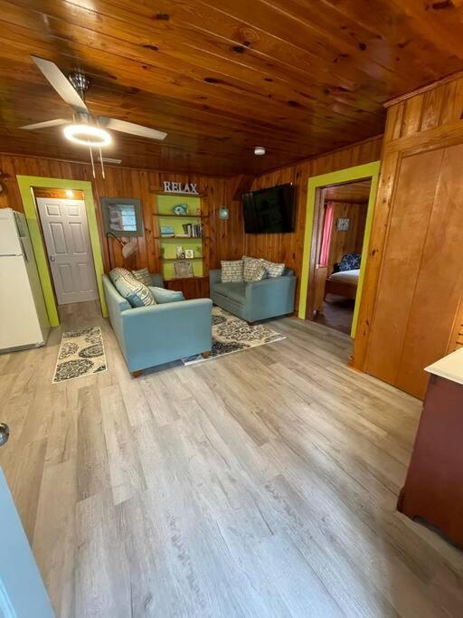Cottage/king Br/walk2beach/golf Cart Option Apartment Myrtle Beach