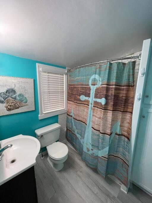 Cottage/king Br/walk2beach/golf Cart Option Apartment *