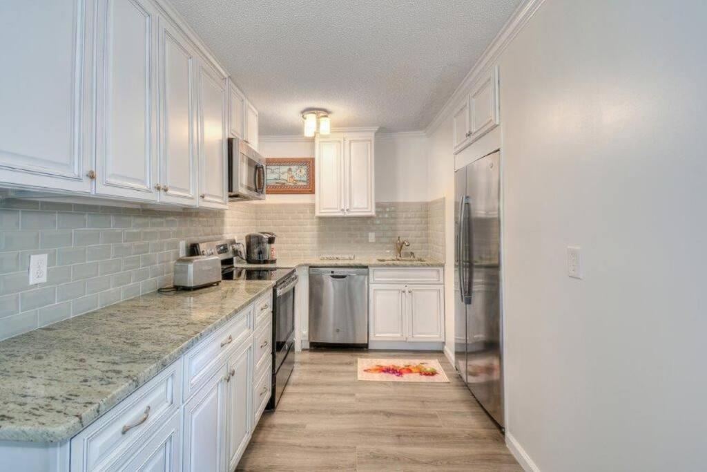 Lovin/ 1 Bedroom Handicap Access, Pets Ok Apartment Myrtle Beach