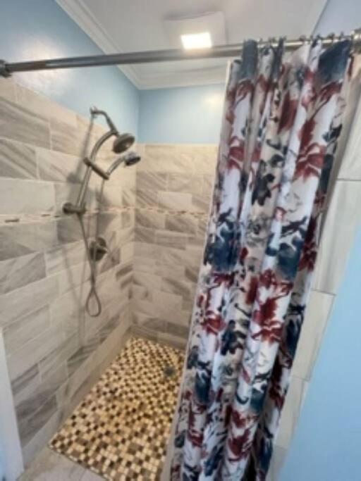 Apartment Lovin/ 1 Bedroom Handicap Access, Pets Ok *