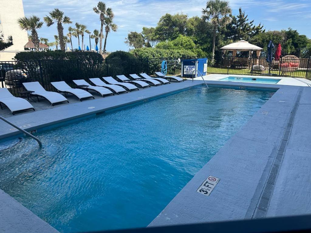 Willow Bay 301 Oceanfront Suite, Renovated Spring 2023 Desirable Golden Mile Location