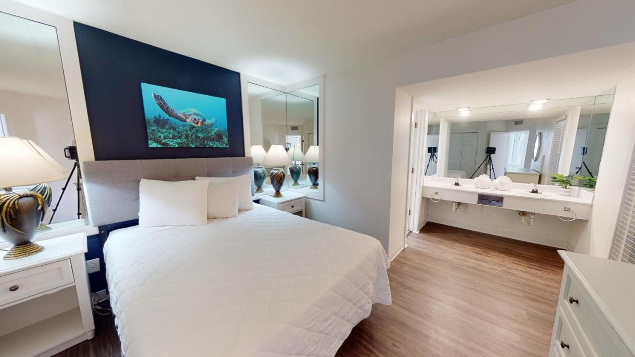 Apartment Willow Bay 301 Oceanfront Suite, Renovated Spring 2023 Desirable Golden Mile Location Myrtle Beach