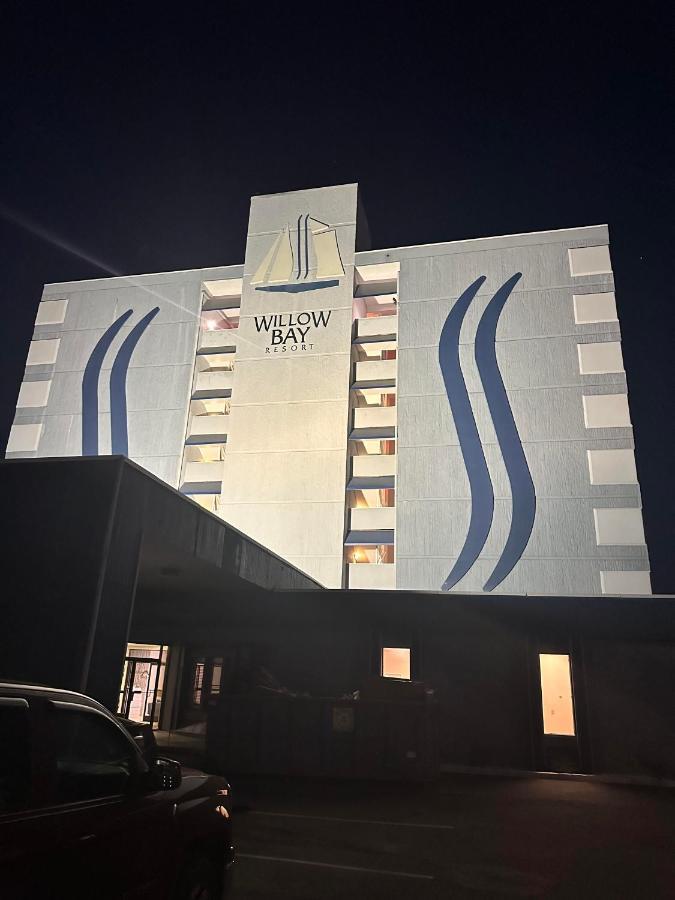 Willow Bay 301 Oceanfront Suite, Renovated Spring 2023 Desirable Golden Mile Location *