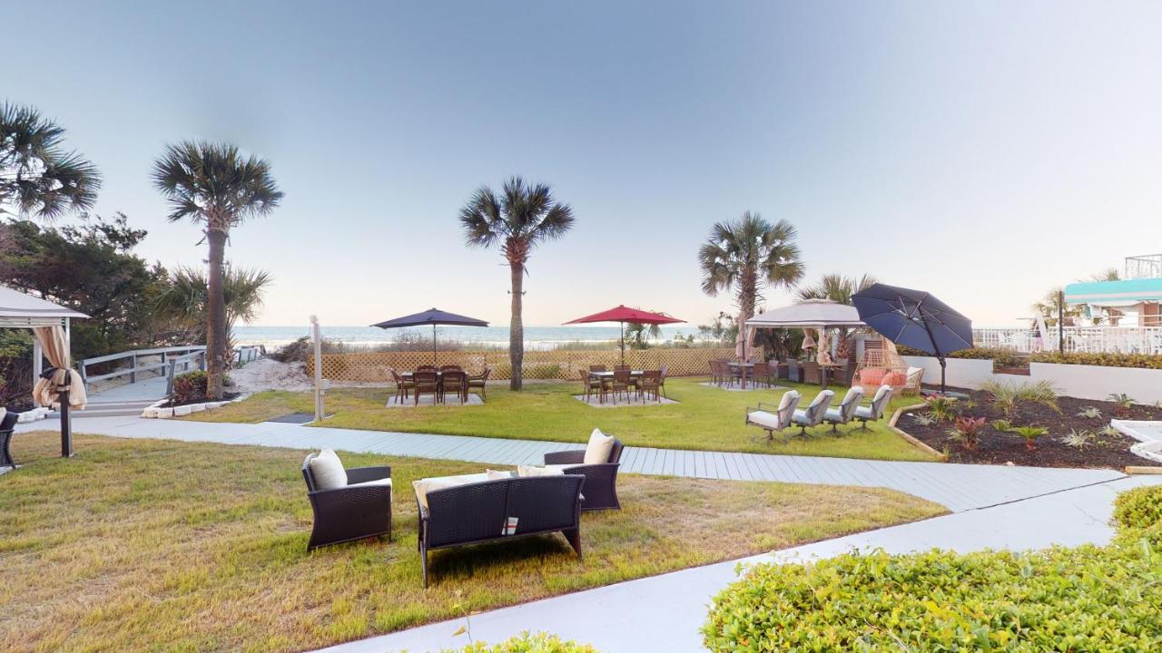 Willow Bay 301 Oceanfront Suite, Renovated Spring 2023 Desirable Golden Mile Location