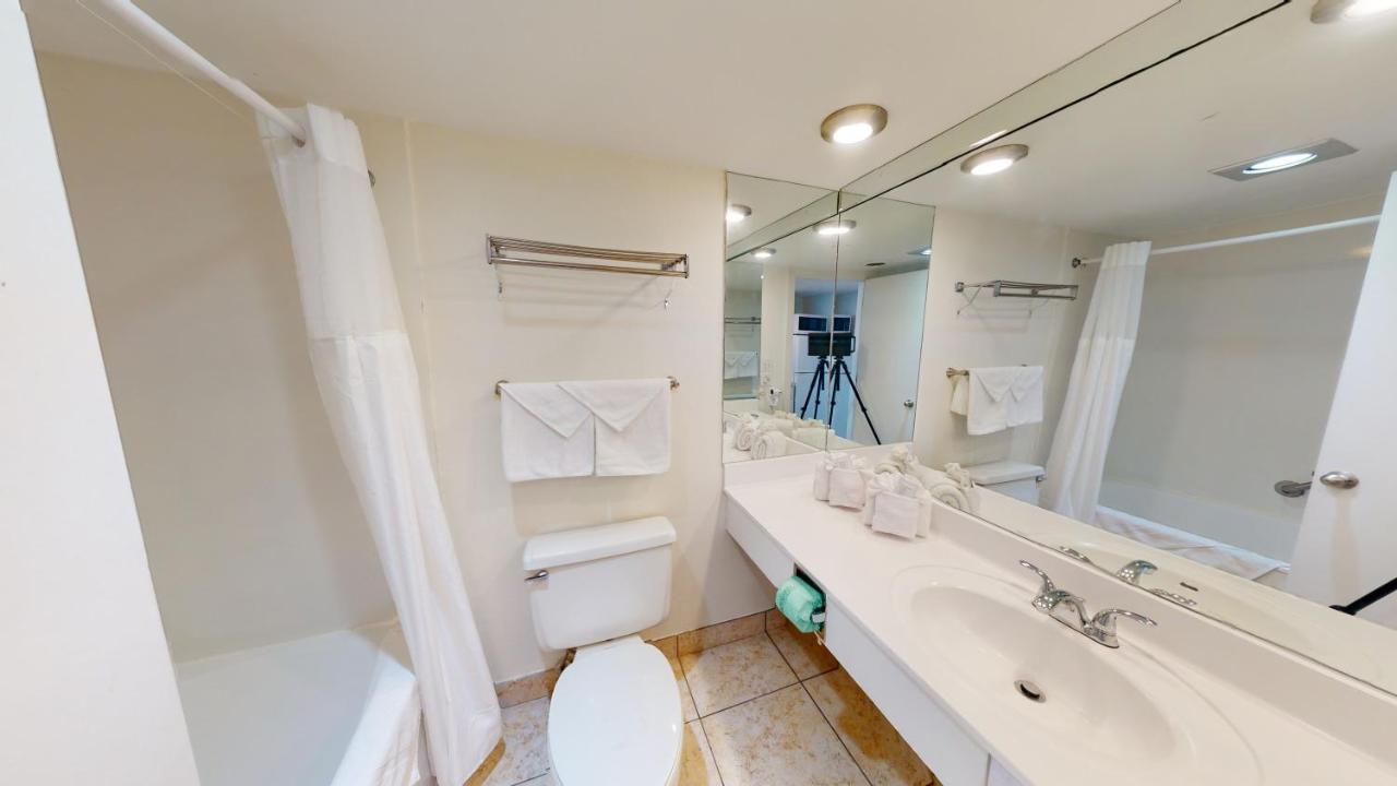 Willow Bay 301 Oceanfront Suite, Renovated Spring 2023 Desirable Golden Mile Location Apartment