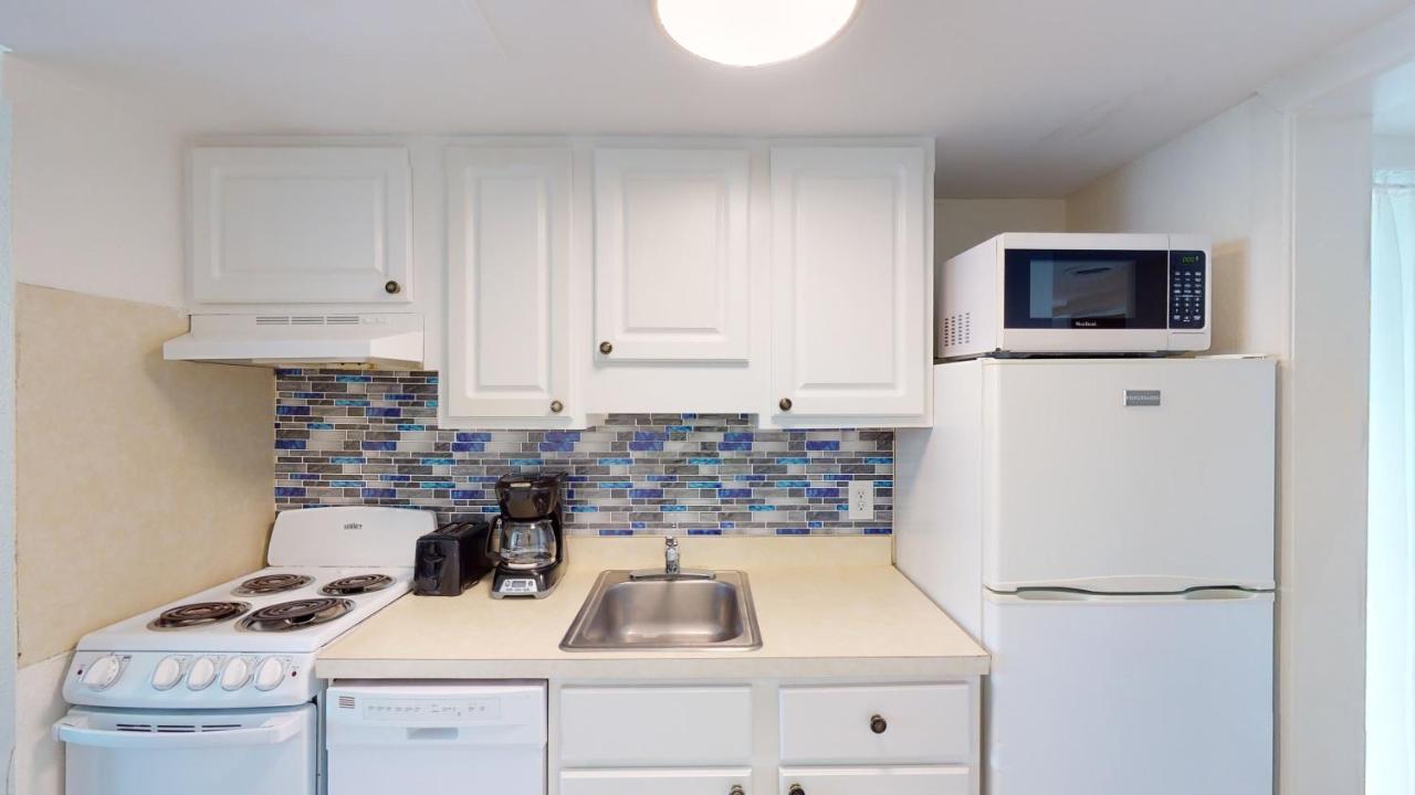 Willow Bay 301 Oceanfront Suite, Renovated Spring 2023 Desirable Golden Mile Location *