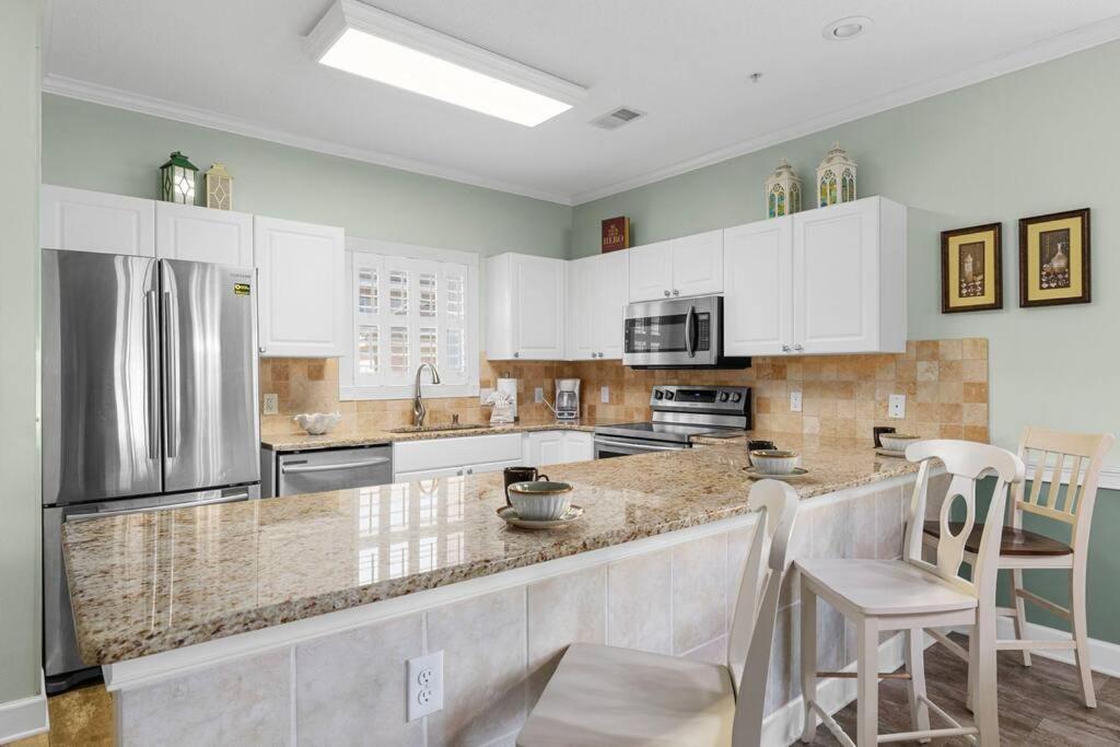Spacious Beautiful 2br 2ba Near Apartment *