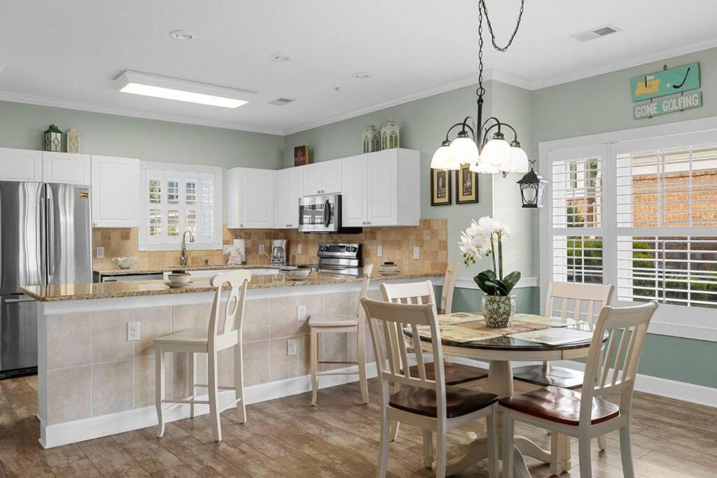 Spacious Beautiful 2br 2ba Near Apartment *