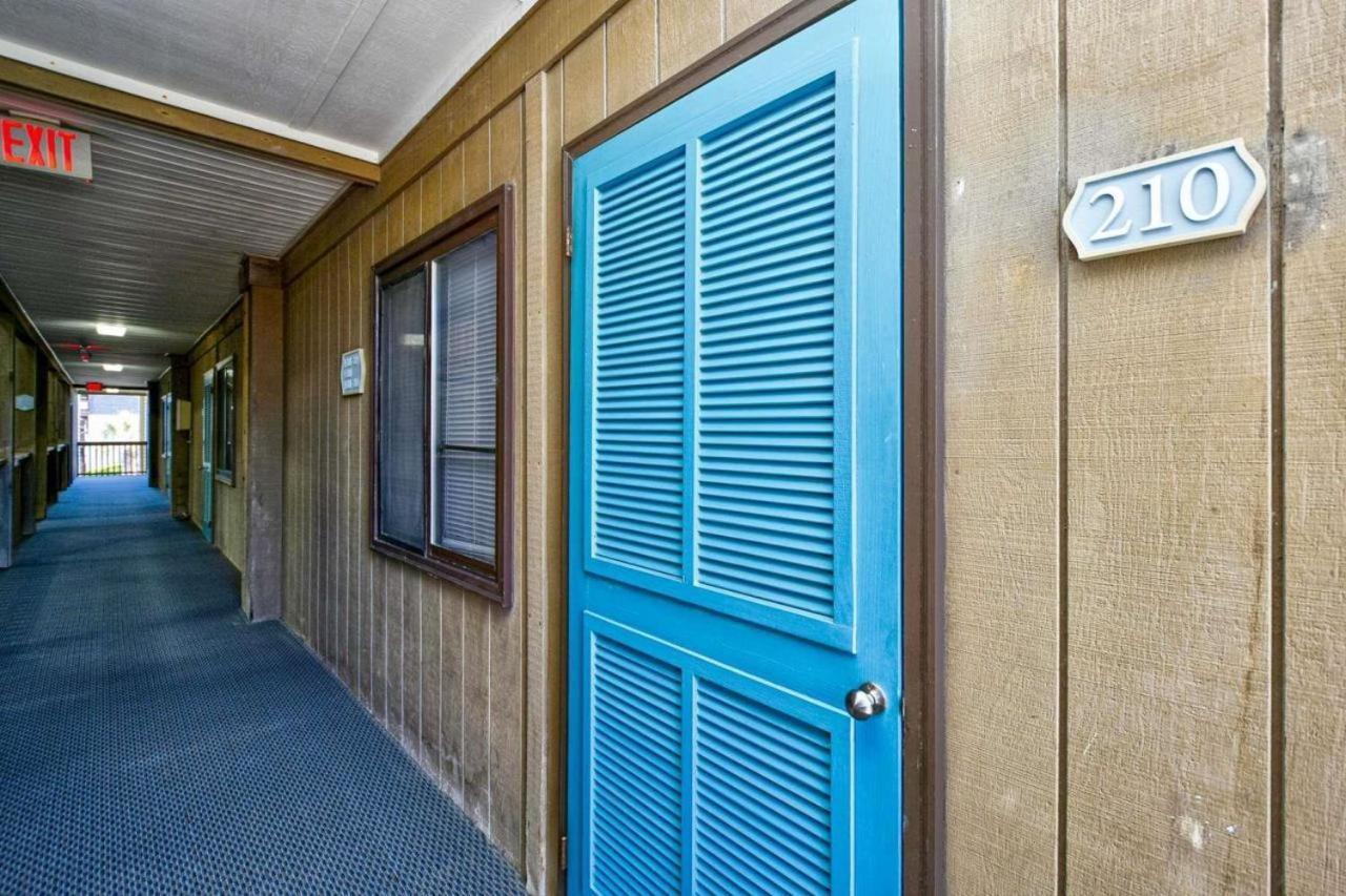 Stunning Oceanfront 2 Bedroom On The Golden Mile- Ocean Forest Villas B-210-sleeps 6! Holiday home Myrtle Beach