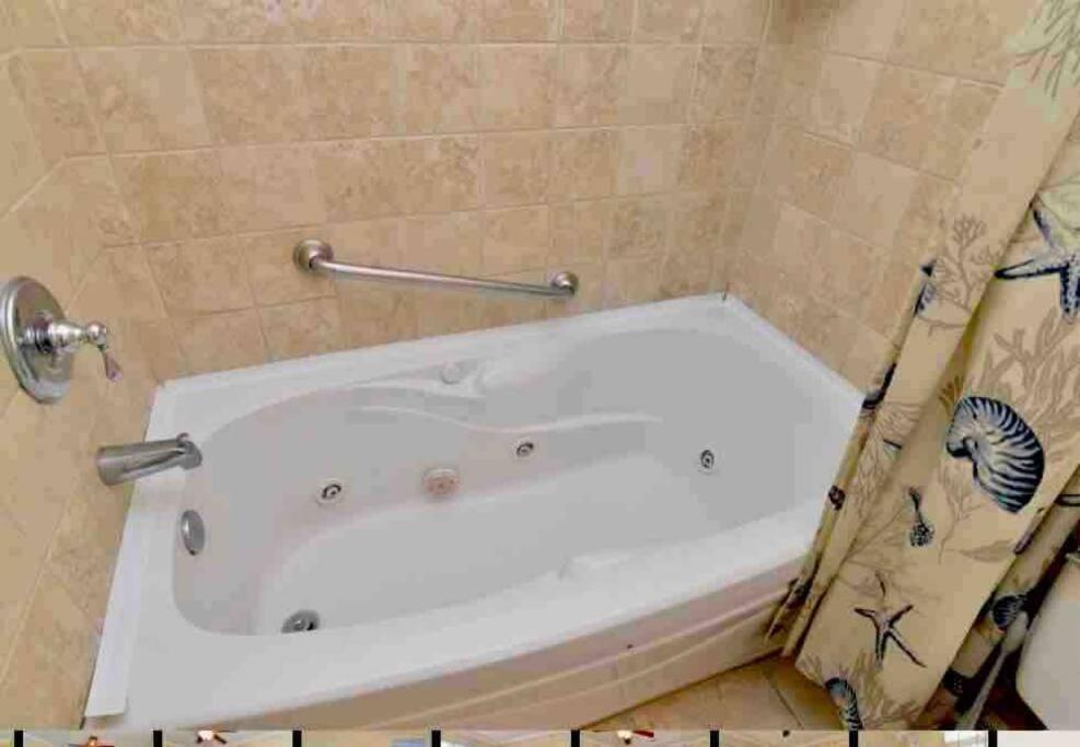 Holiday home Breeze 3, Pet Friendly, Walking Distance To Atlantic Ocean Free Parking Myrtle Beach