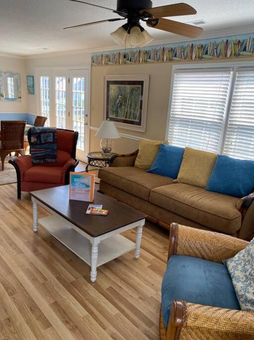 Breeze 3, Pet Friendly, Walking Distance To Atlantic Ocean Free Parking Myrtle Beach
