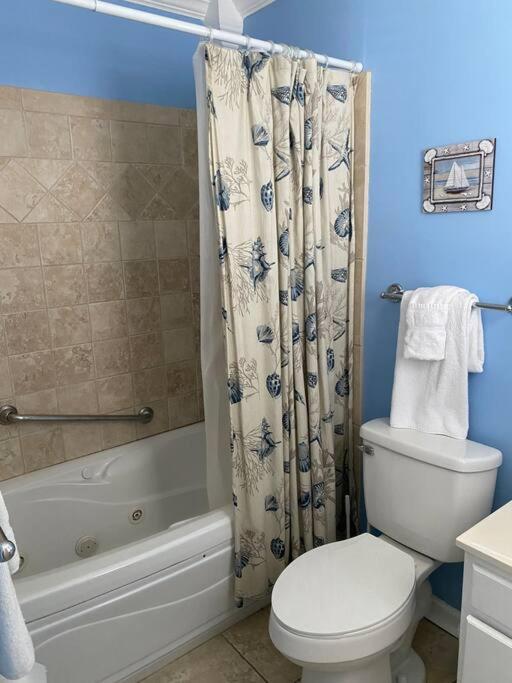 Breeze 3, Pet Friendly, Walking Distance To Atlantic Ocean Free Parking Holiday home Myrtle Beach