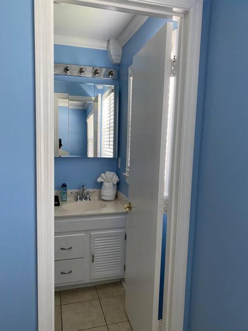 Holiday home Breeze 3, Pet Friendly, Walking Distance To Atlantic Ocean Free Parking Myrtle Beach