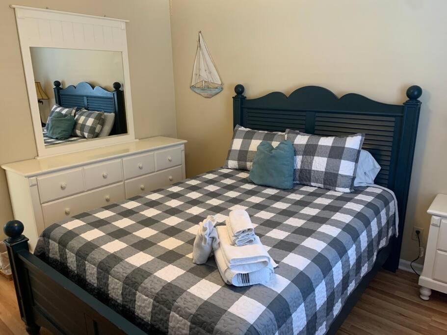 Holiday home Breeze 3, Pet Friendly, Walking Distance To Atlantic Ocean Free Parking Myrtle Beach