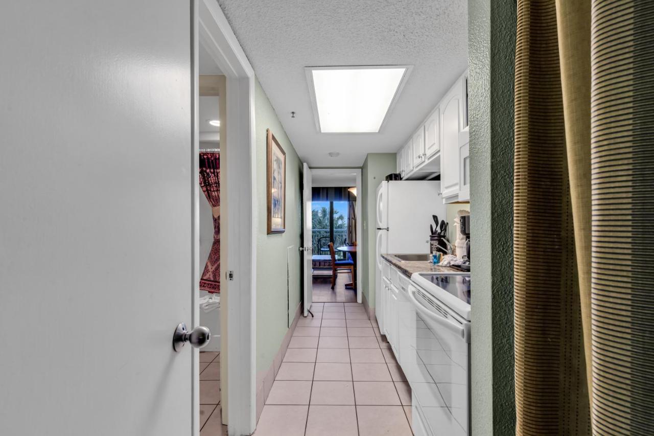 Bright Atmosphere Oceanfront Breakers Sailfish Apartment