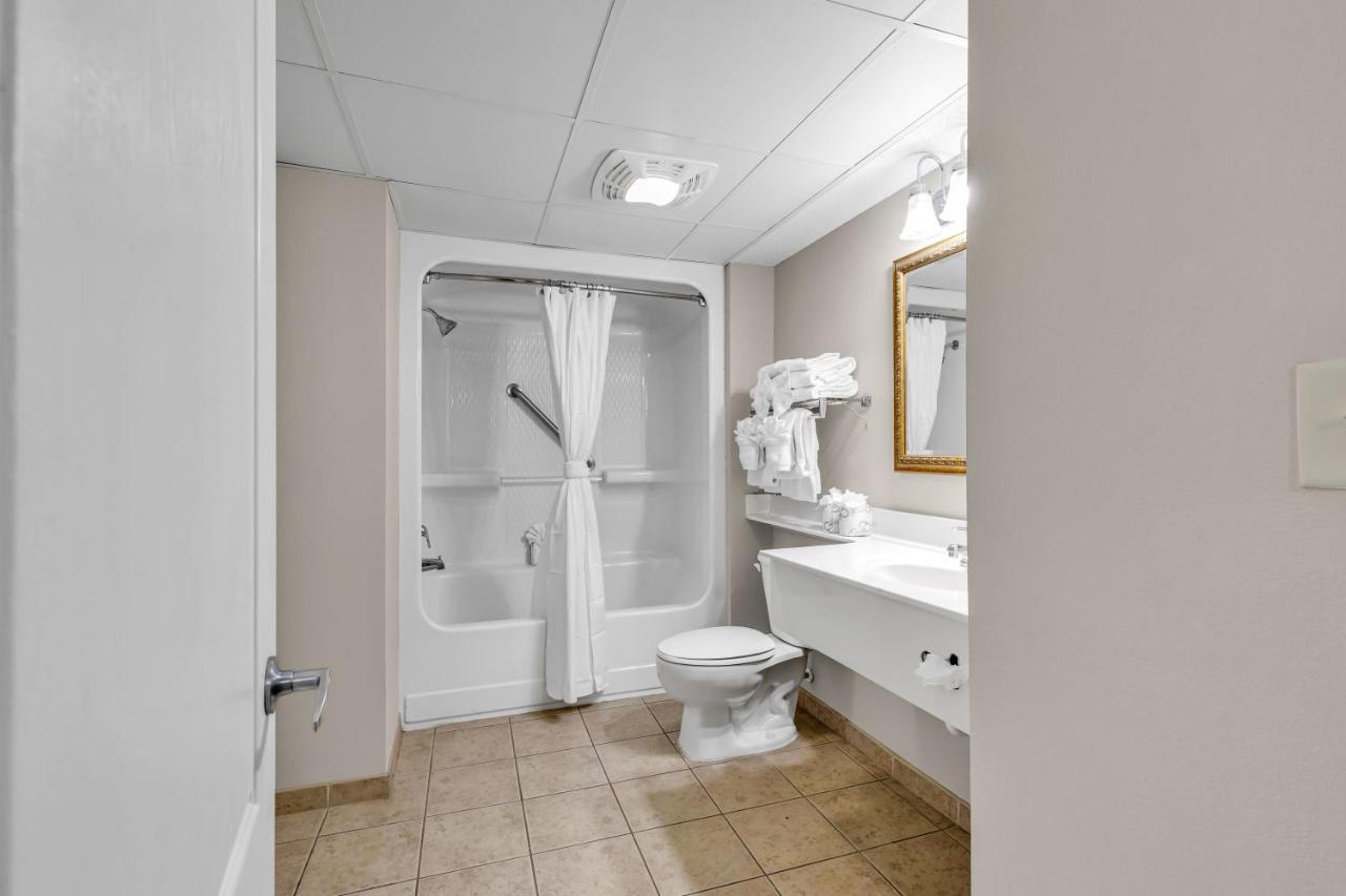 Breathtaking 2br W Floor-to-ceiling Windows Overlooking Ocean